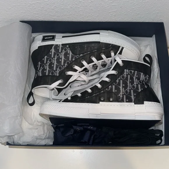 DIOR High-Top Sneakers - Picture 6 of 7